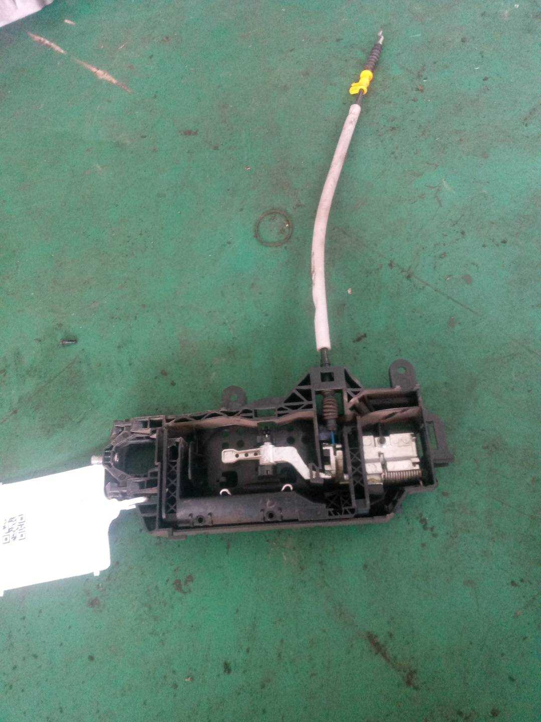 L8WD837812 前门外拉手固定框(右)