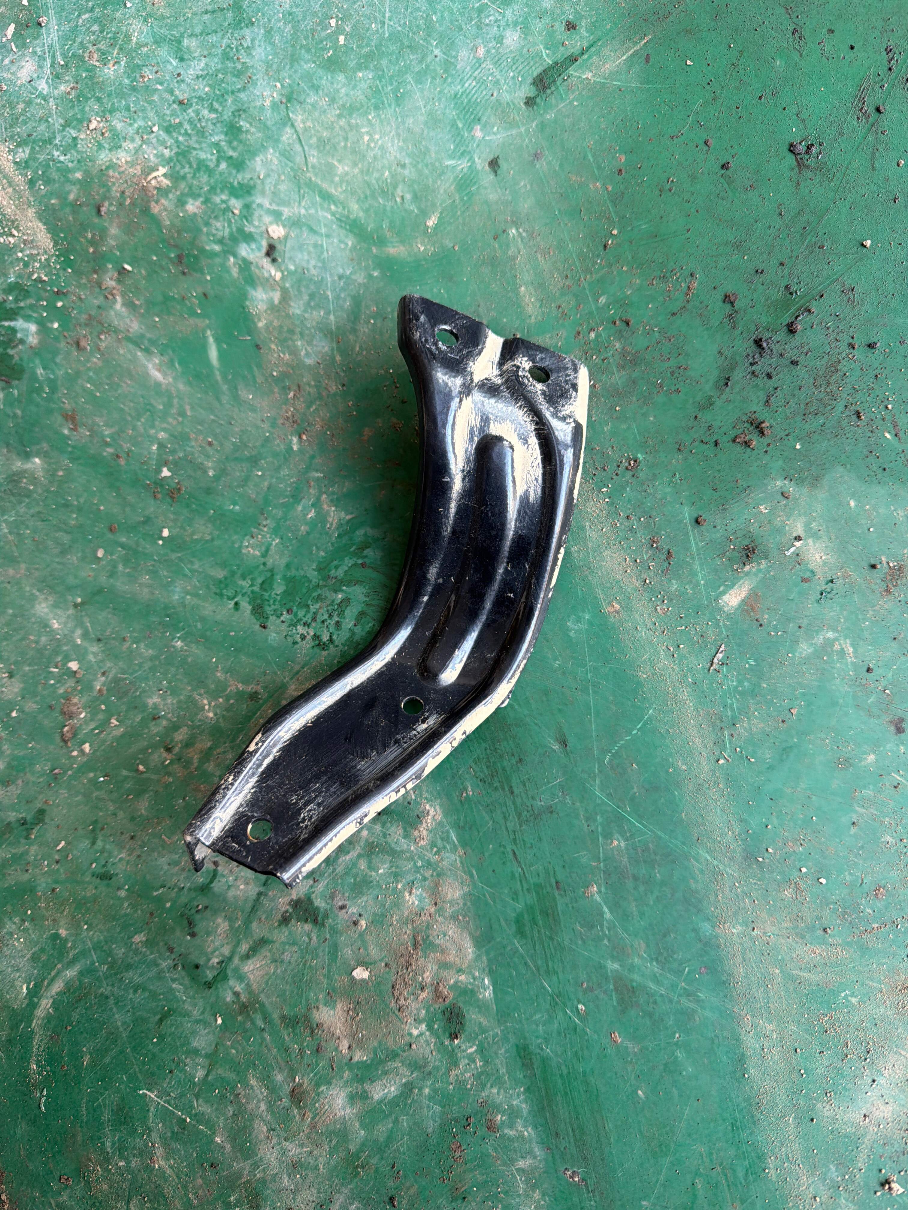 4F0857895B Dashboard Frame Bracket, Left