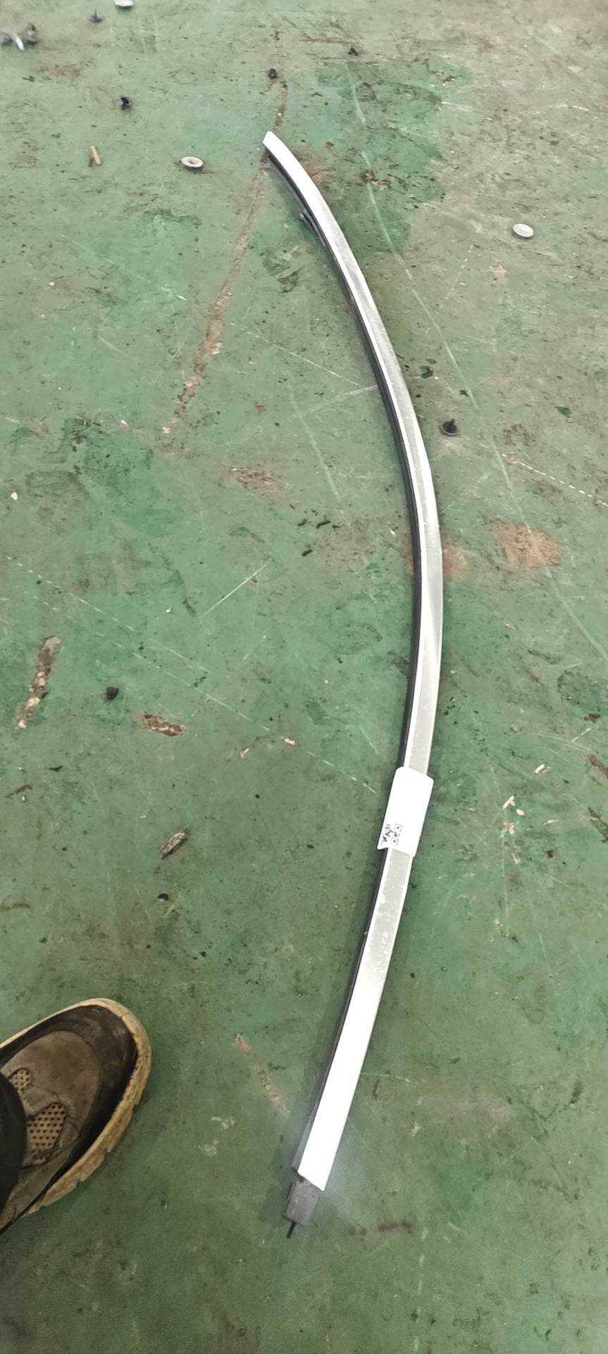 51767221327 侧车身车顶饰条（左）