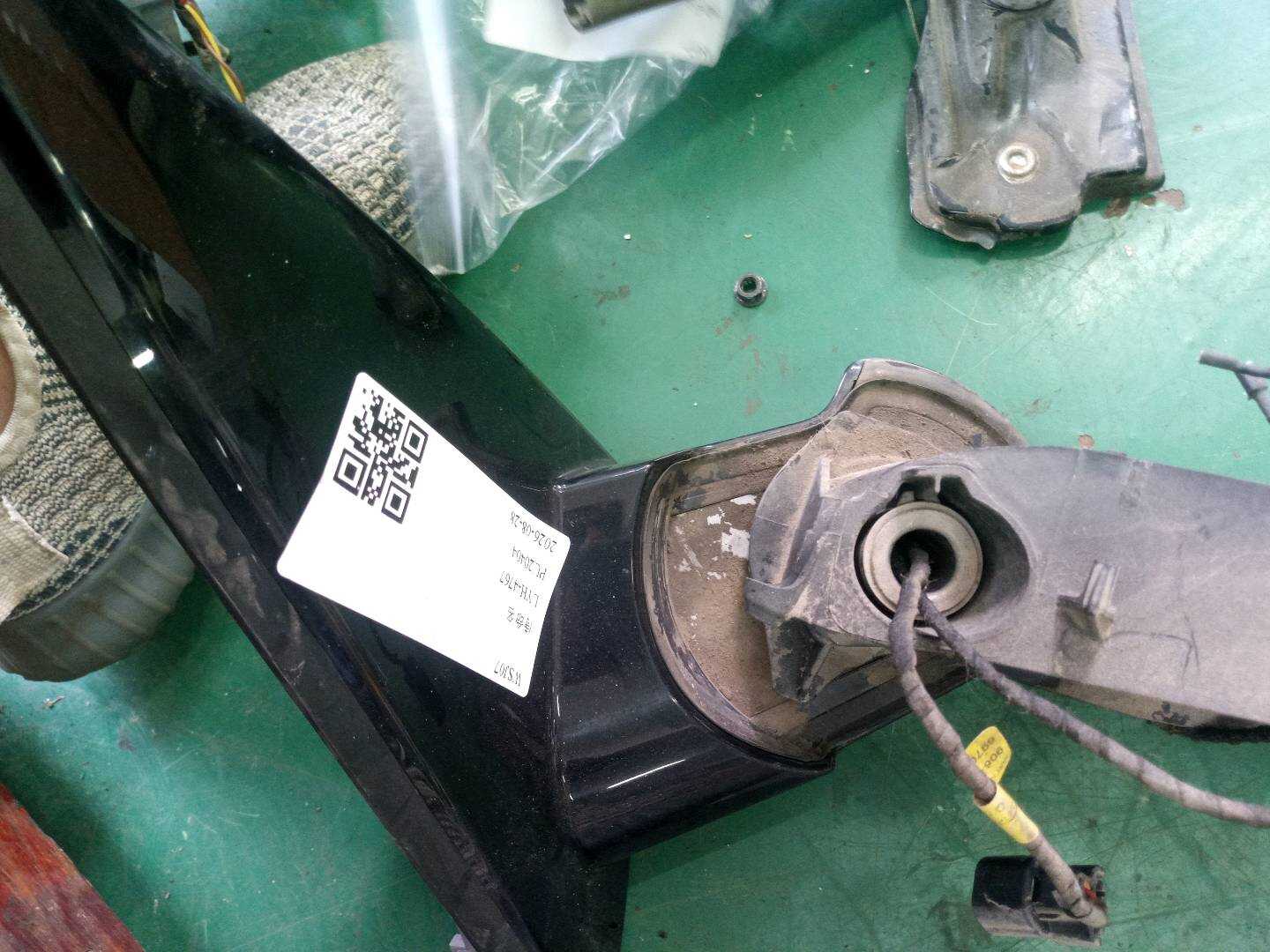 51168491661 倒车镜固定座（左）