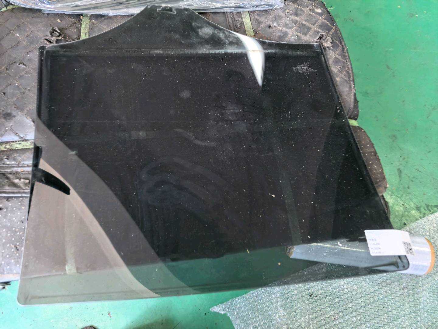 A1647350710 后门玻璃（左）