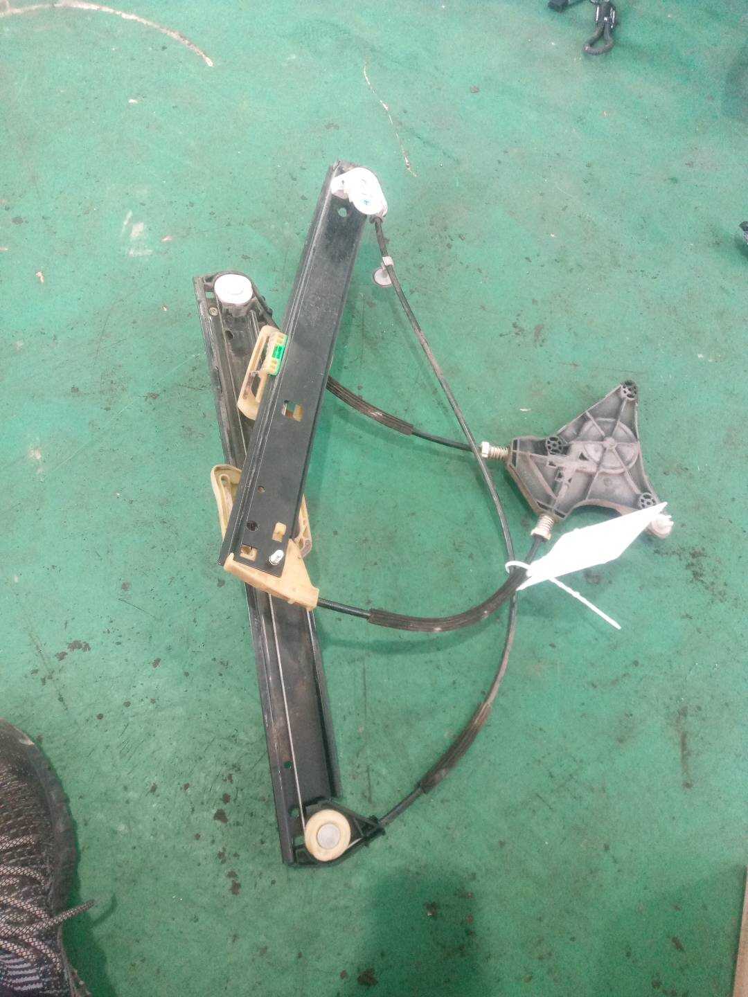 L8WD839461 后门玻璃升降支架（左）