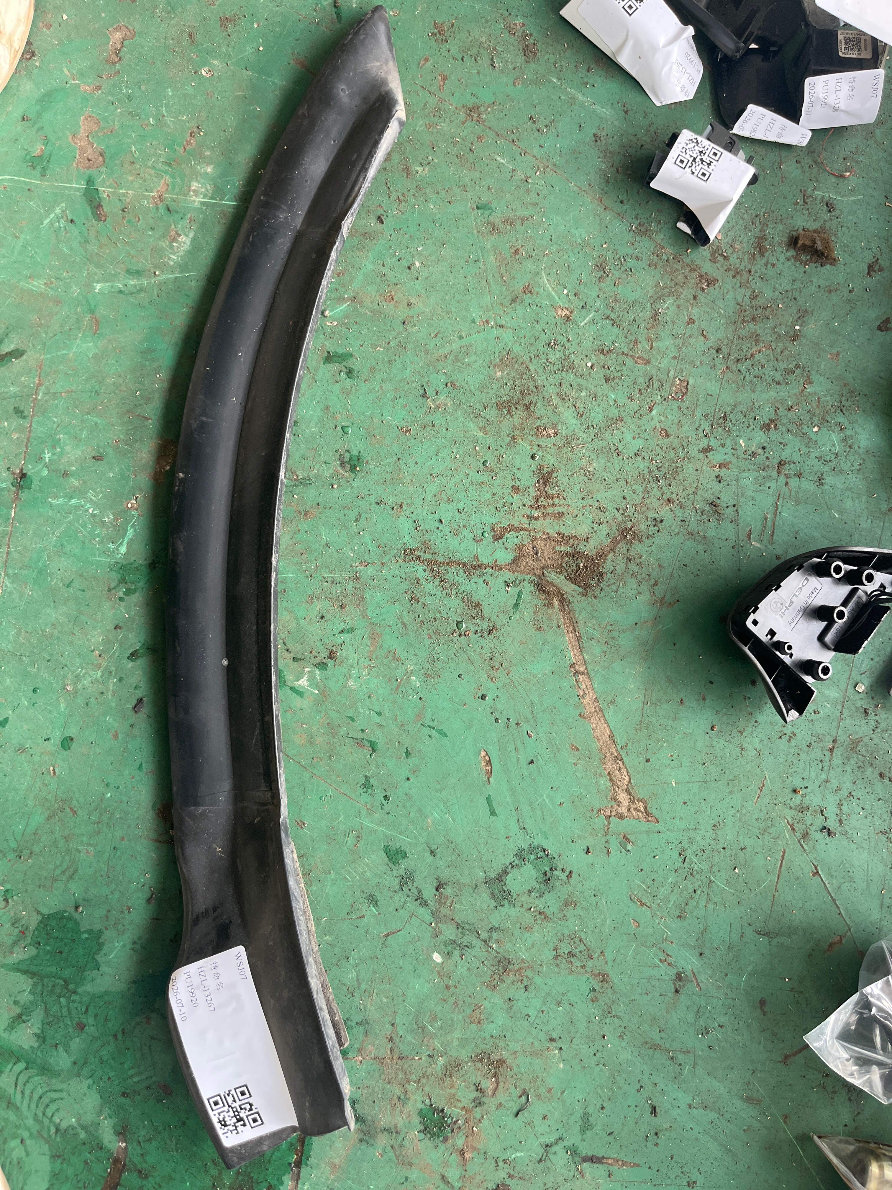 LR026459 Rear Door Seal Strip (Lower Right)