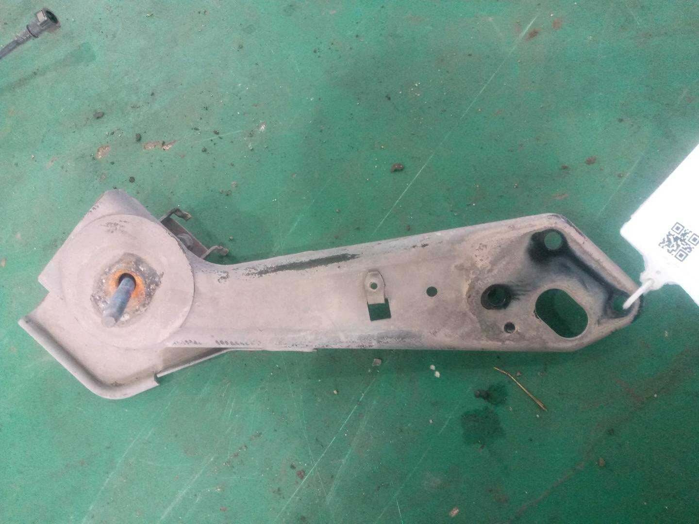 C2D10279 左侧后支座