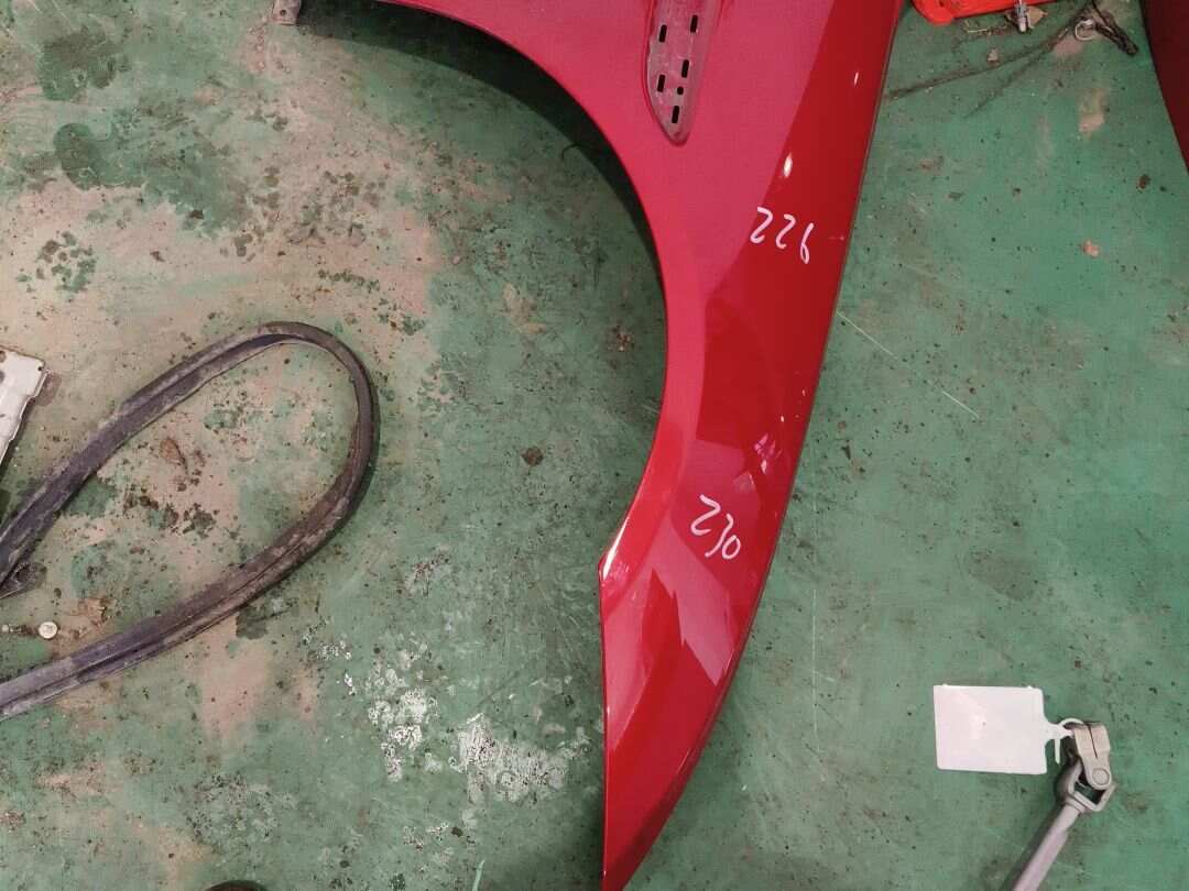 T4N2636 Front Fender, Right