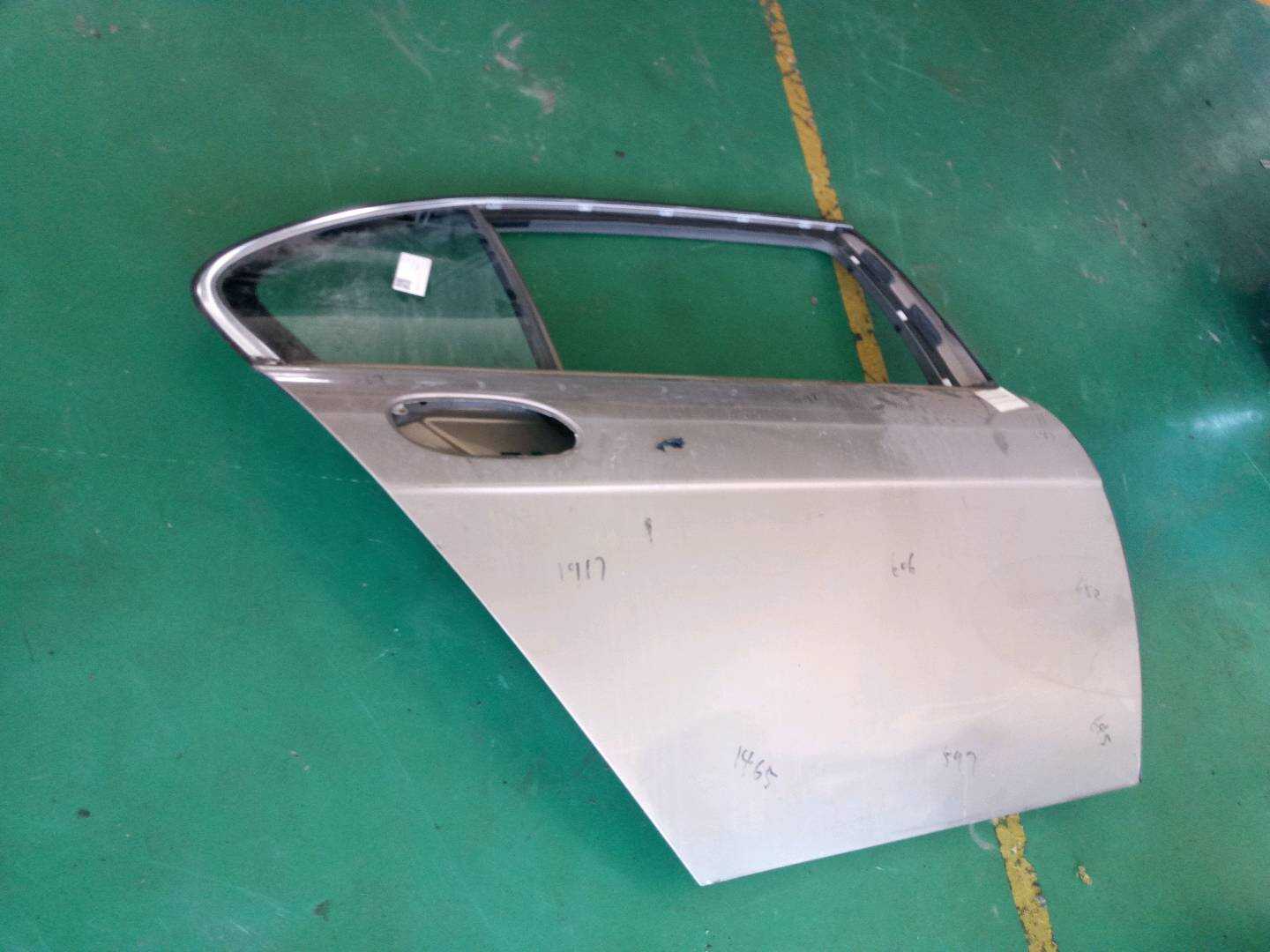 51358223814 后门三角窗玻璃(右)