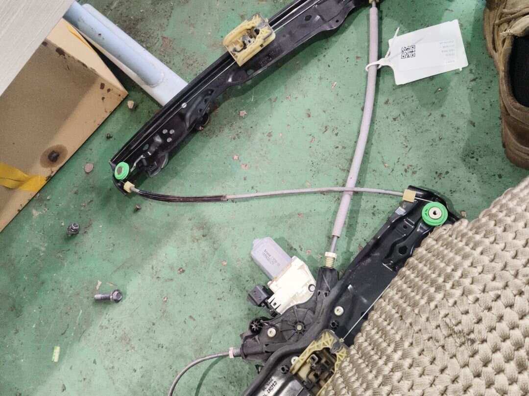 T4N13874 前门玻璃升降器总成（右）