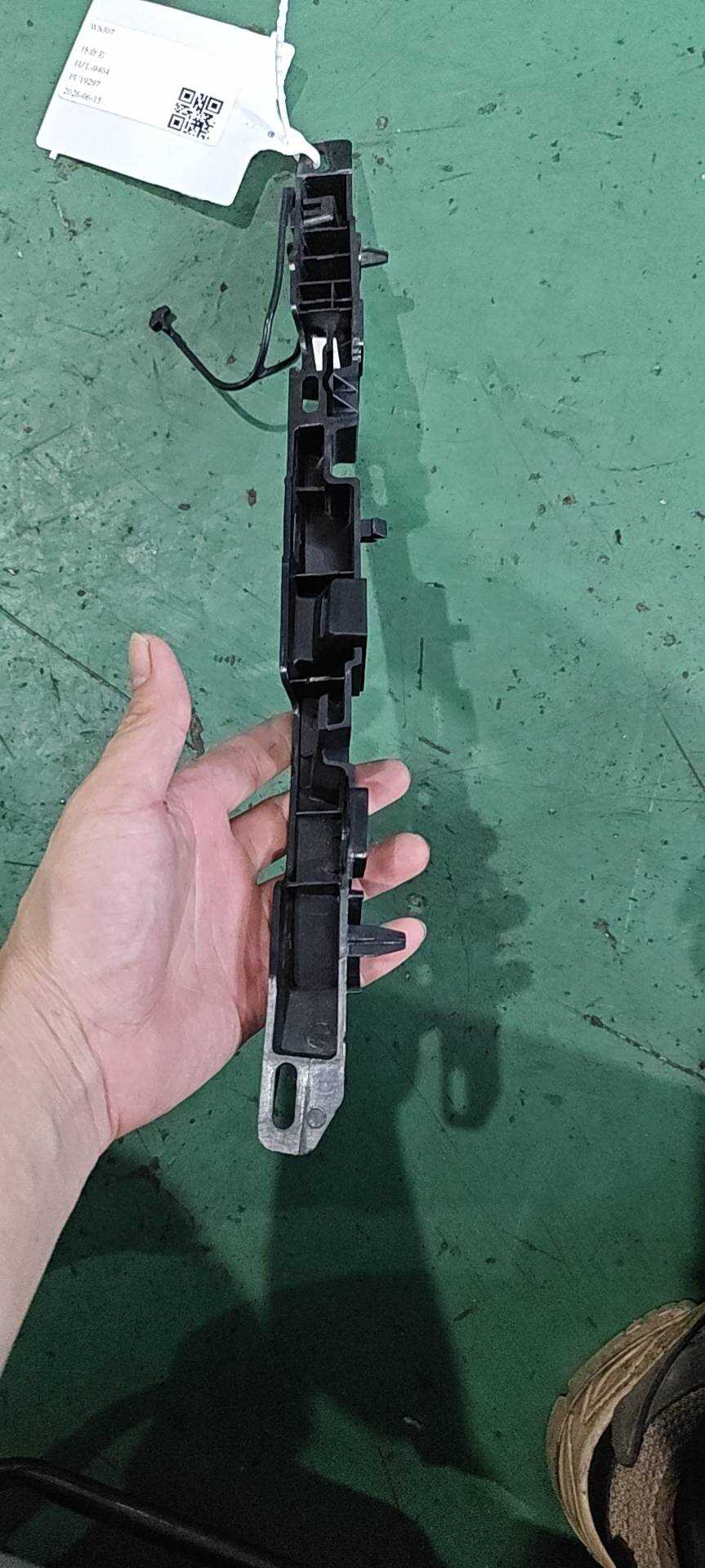 FK7BR026A53AA A柱上内衬支架(左)