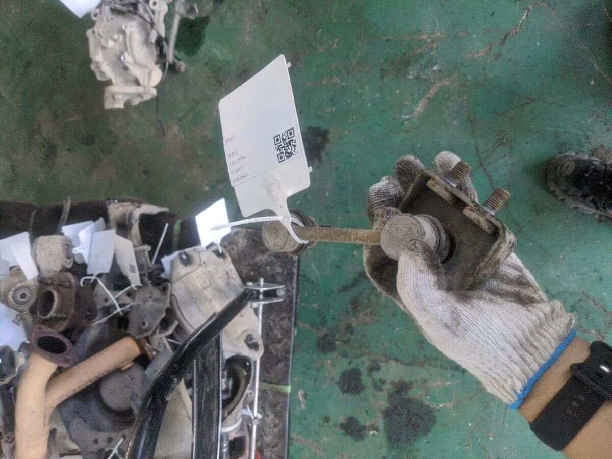 4880348010 Rear Sway Bar End Link, Left
