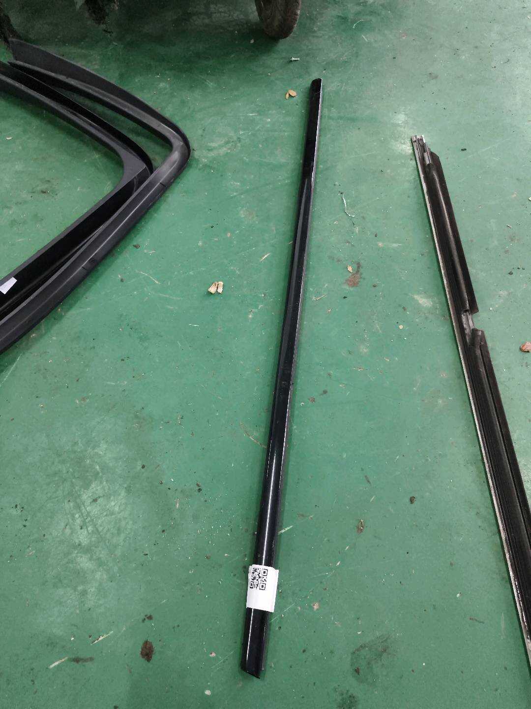 51357335691 Rear Door Window Molding (Left Outer)