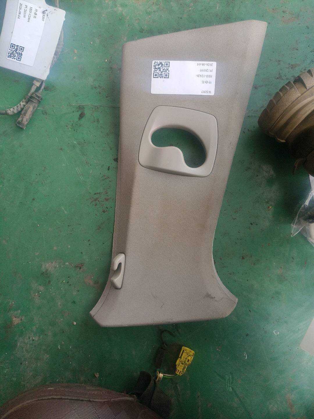 51437358986 B柱内衬(右上)