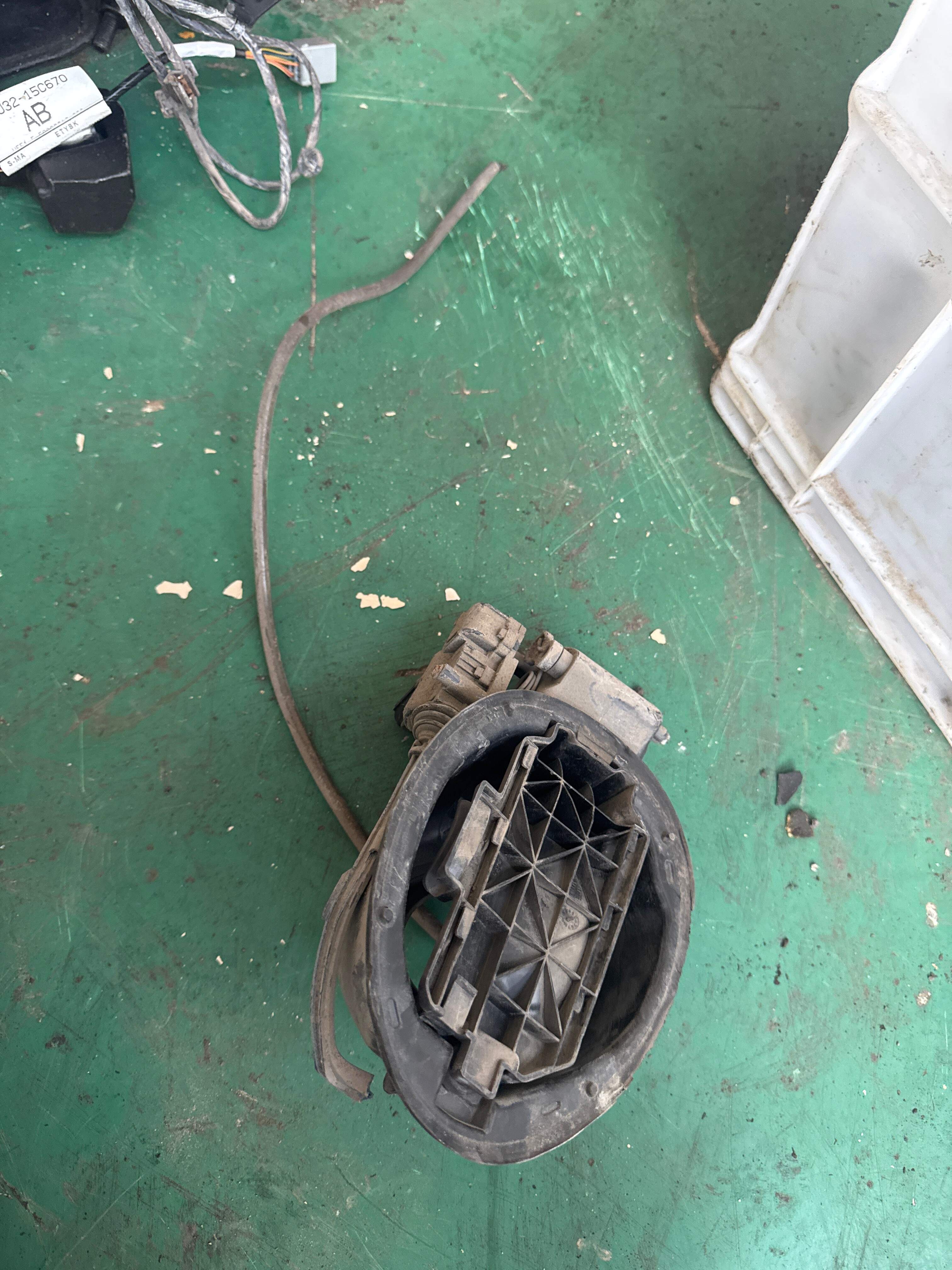LR033011 Fuel Tank Filler Base