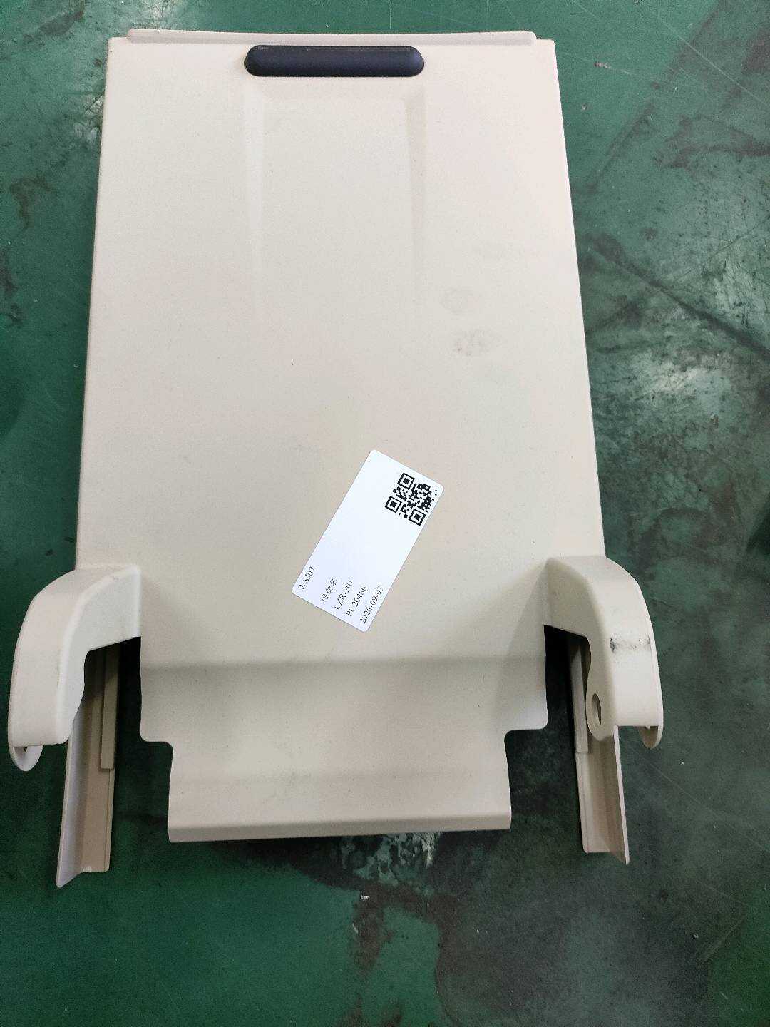 52207353144 后座位扶手装饰件