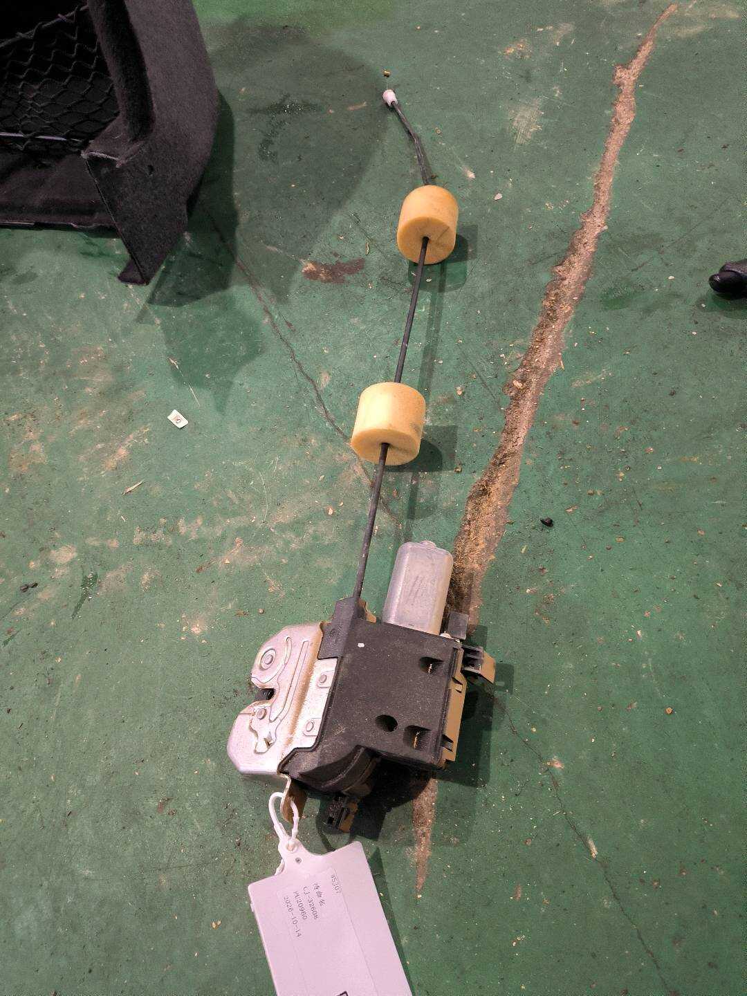 A2217500085 尾盖锁机构
