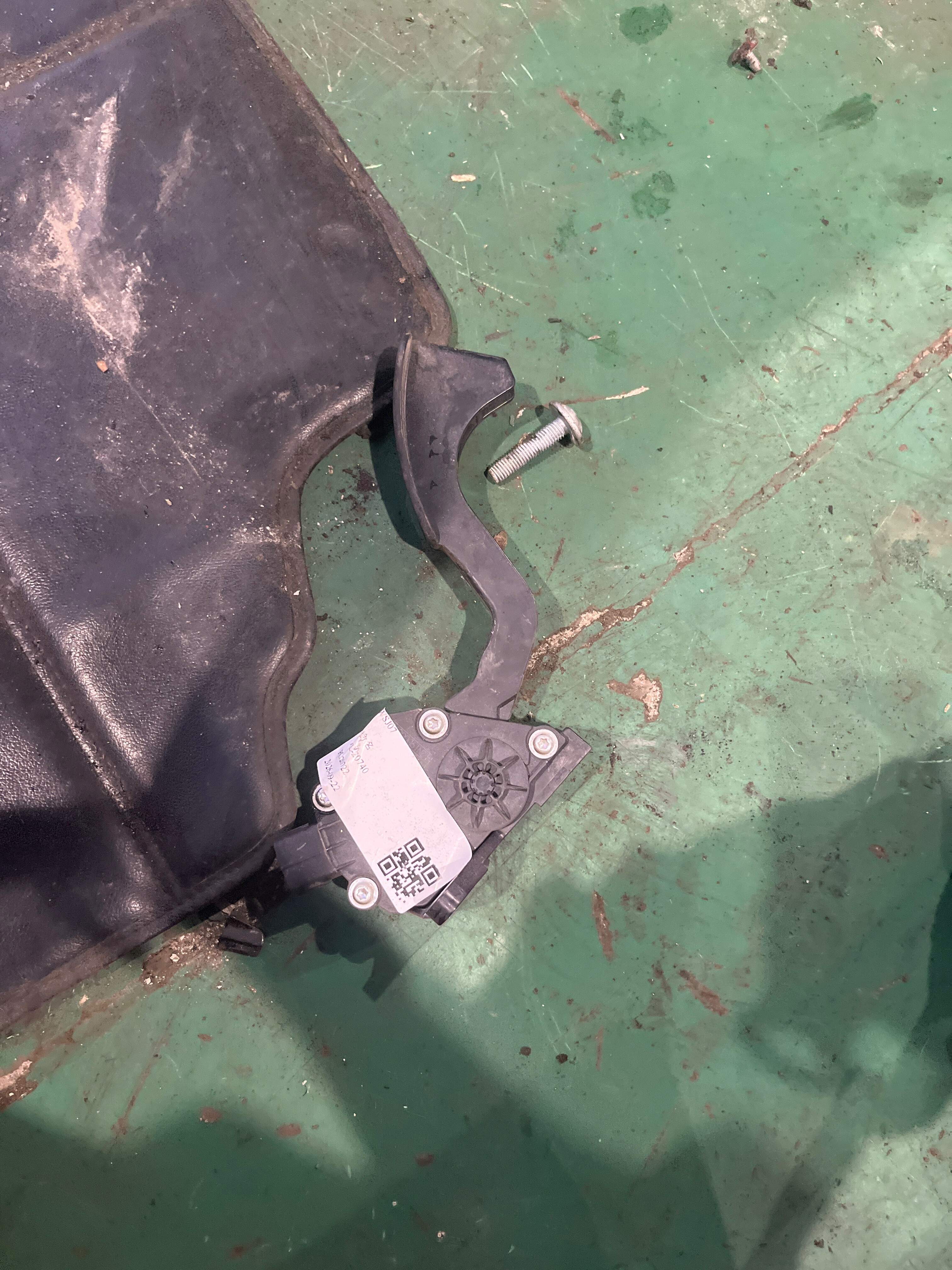 7811076021 Accelerator Pedal