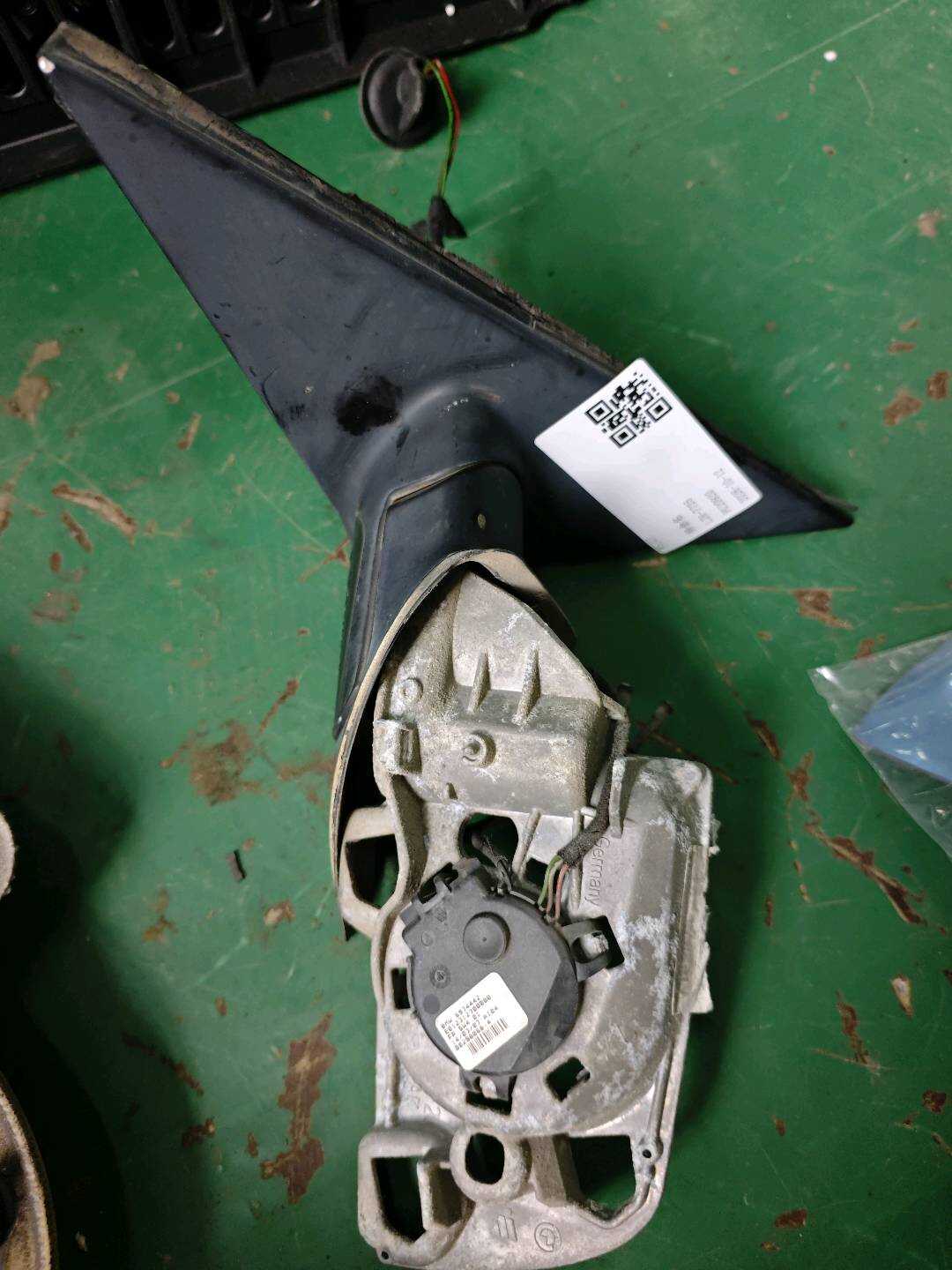 51167189581 Side Mirror Mounting Base, Left