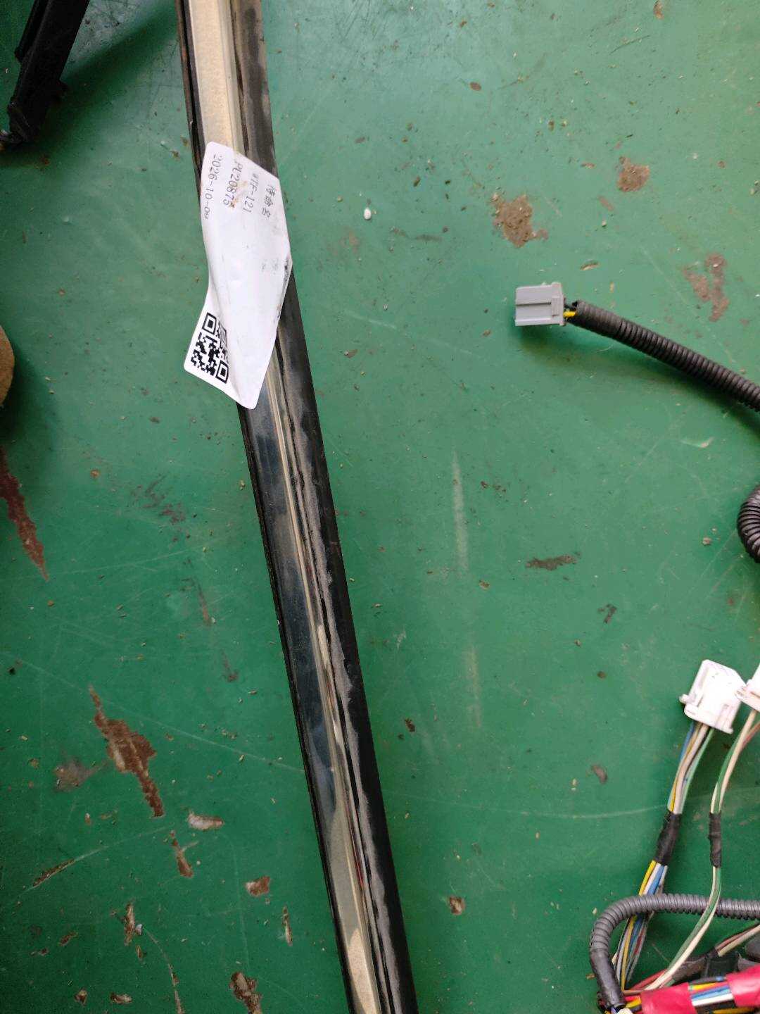 757400N010 Rear Door Window Molding (Left Outer)