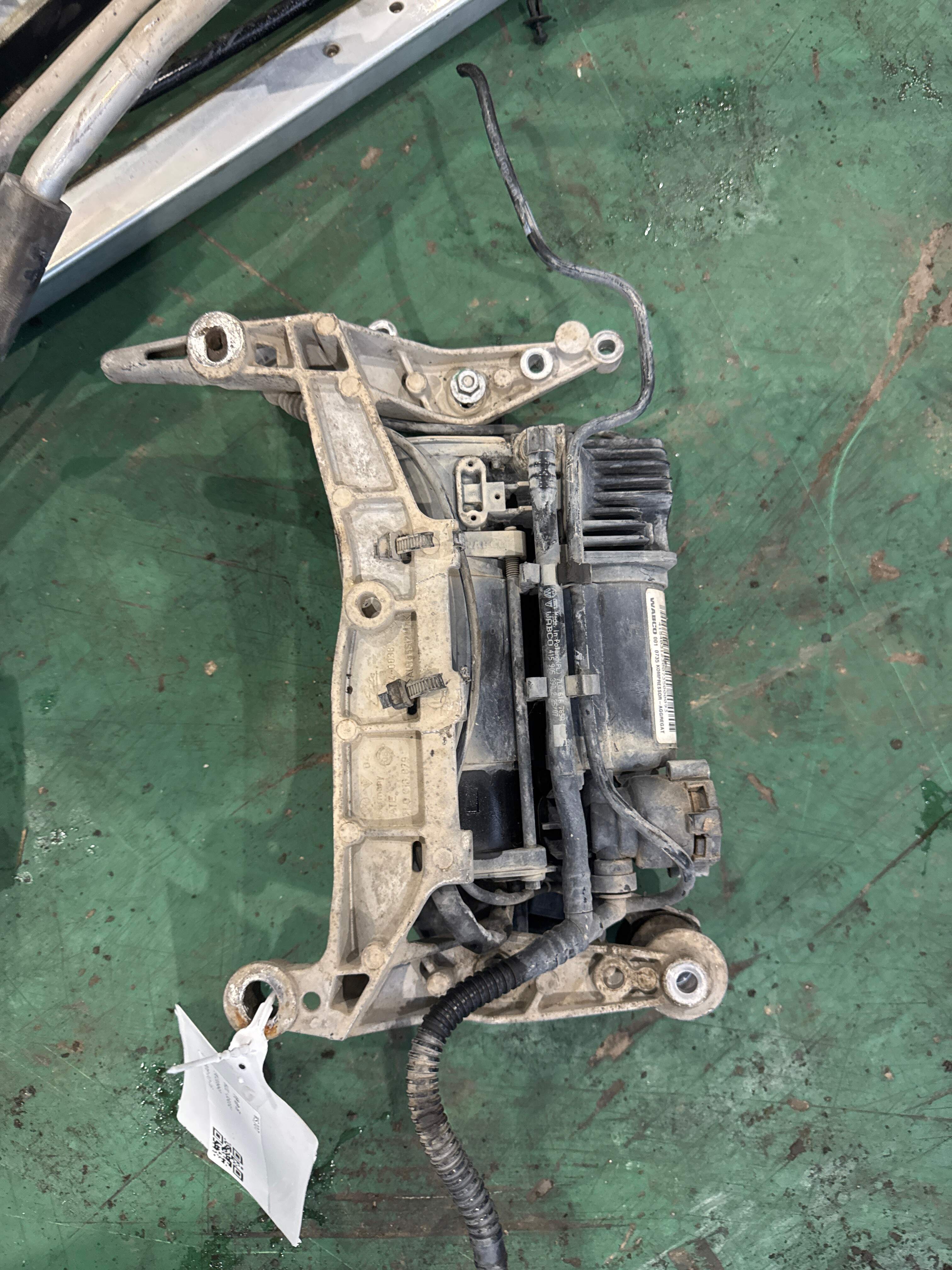 4L0698007A Shock Absorber Air Pump