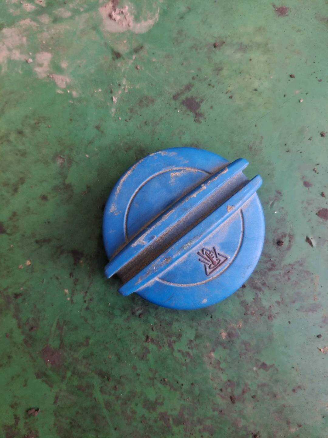 8E0121321 Radiator Overflow Tank Cap