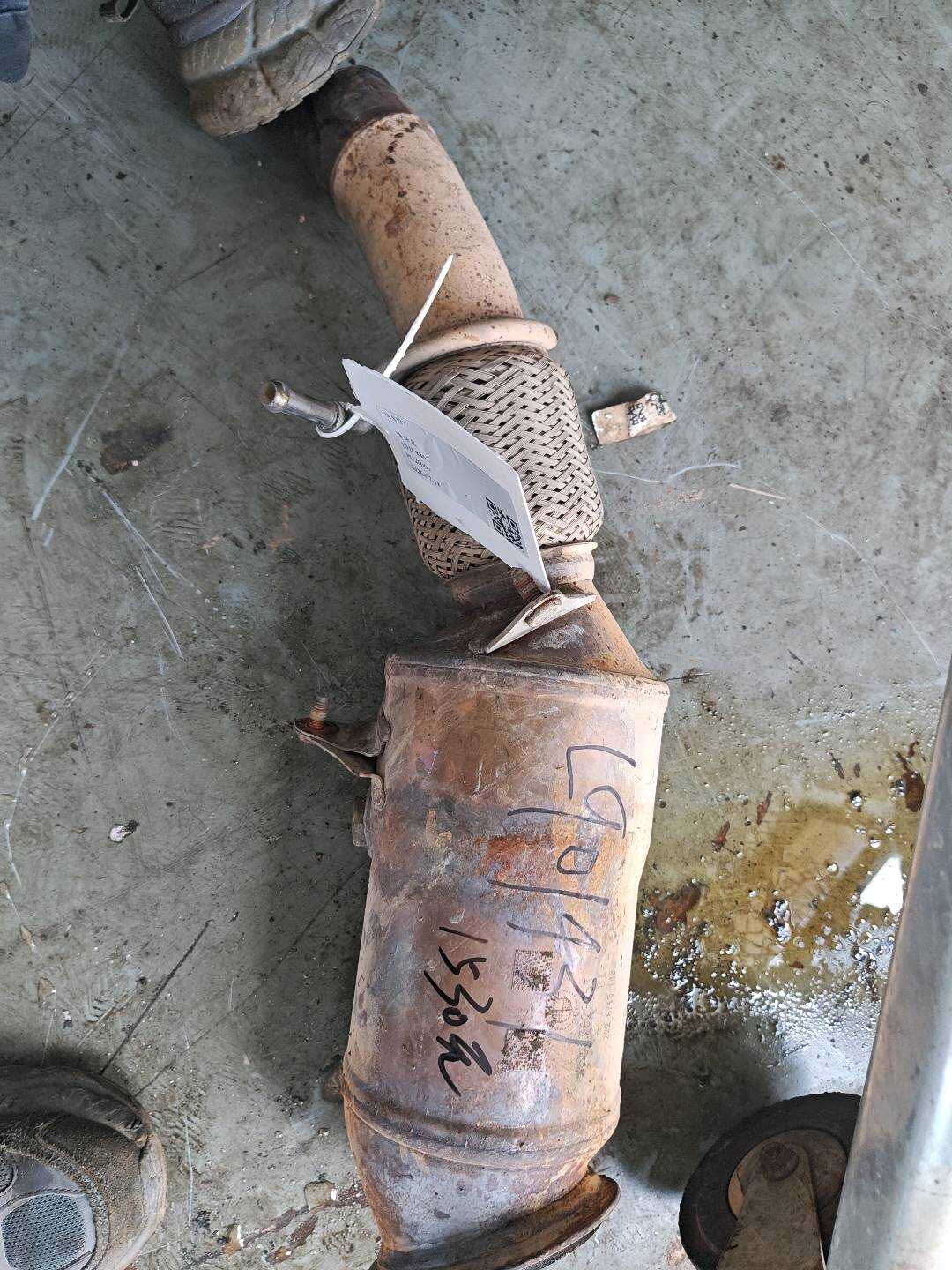 18327646432 三元催化器