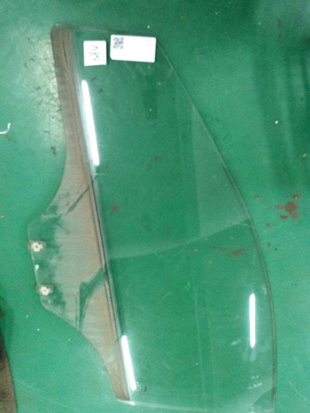 824110U010 前门玻璃(左)
