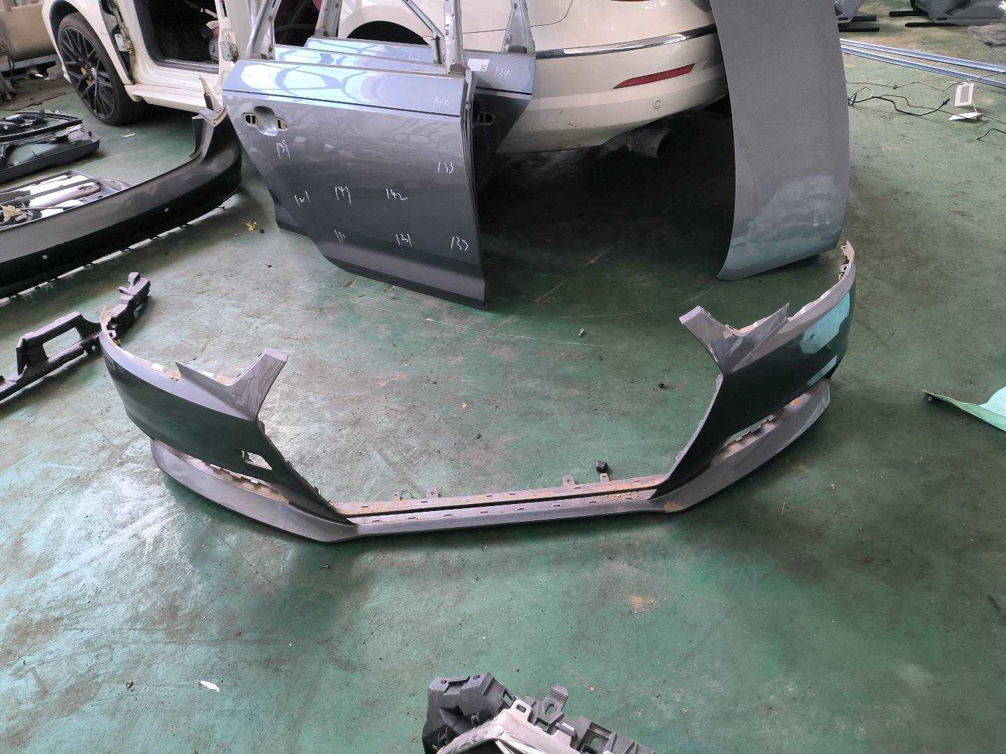 8WD807065 Front Bumper Cover