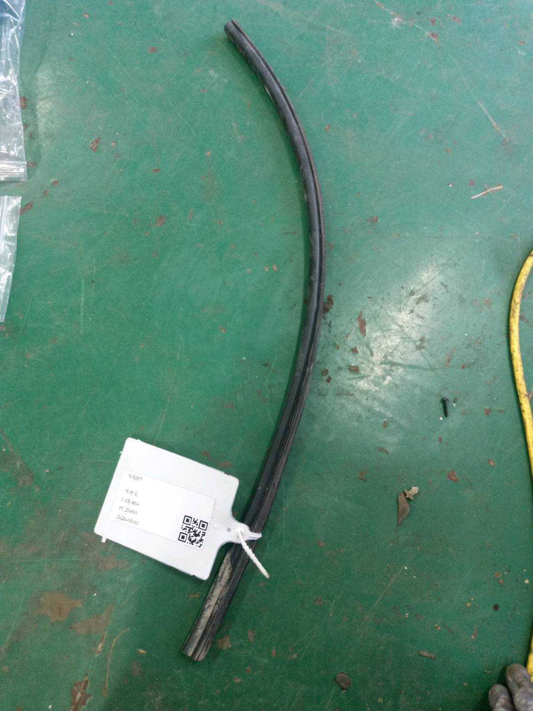 51337222311 前门车门密封胶条(右后)