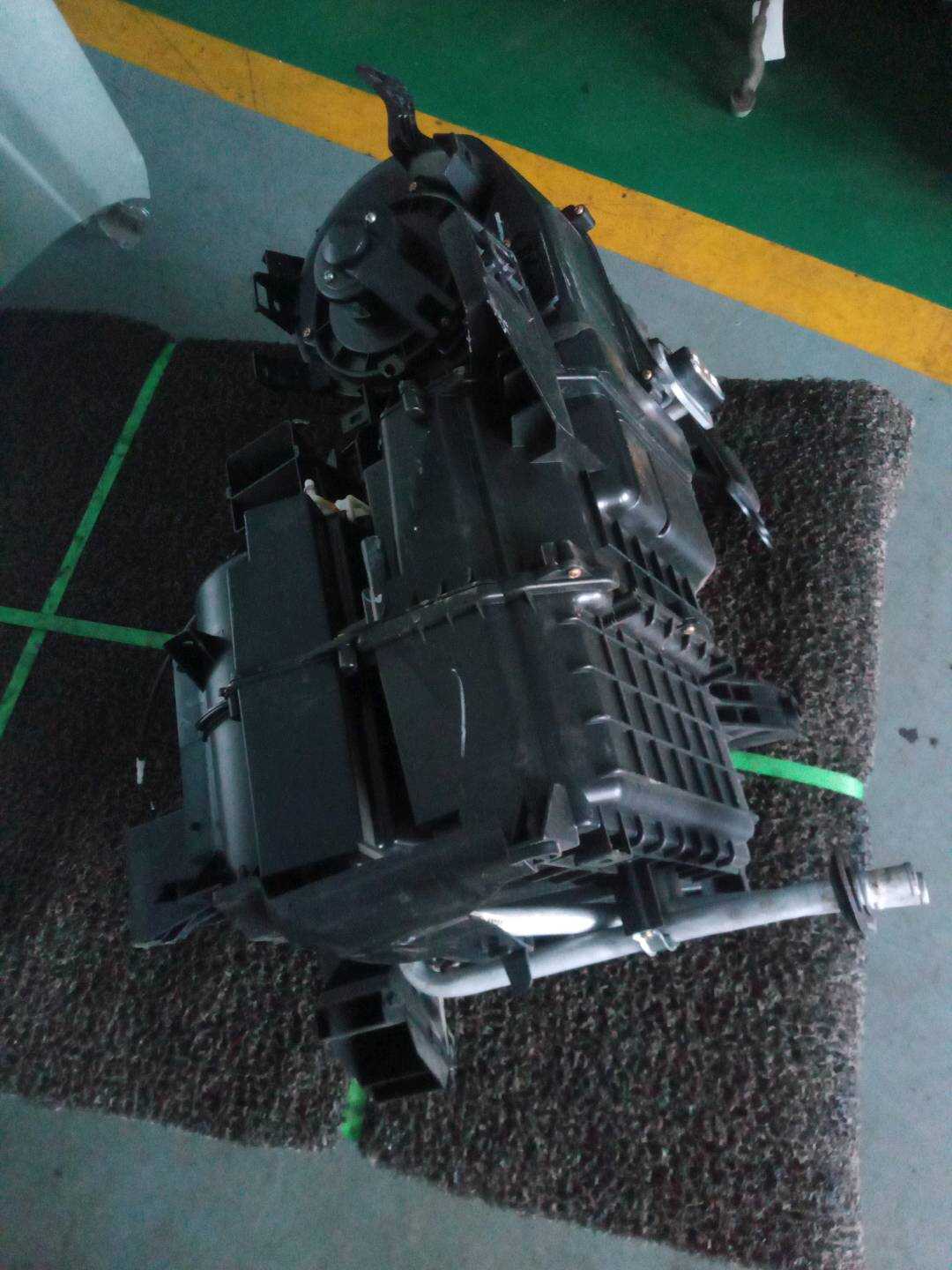 1107137400 蒸发箱总成