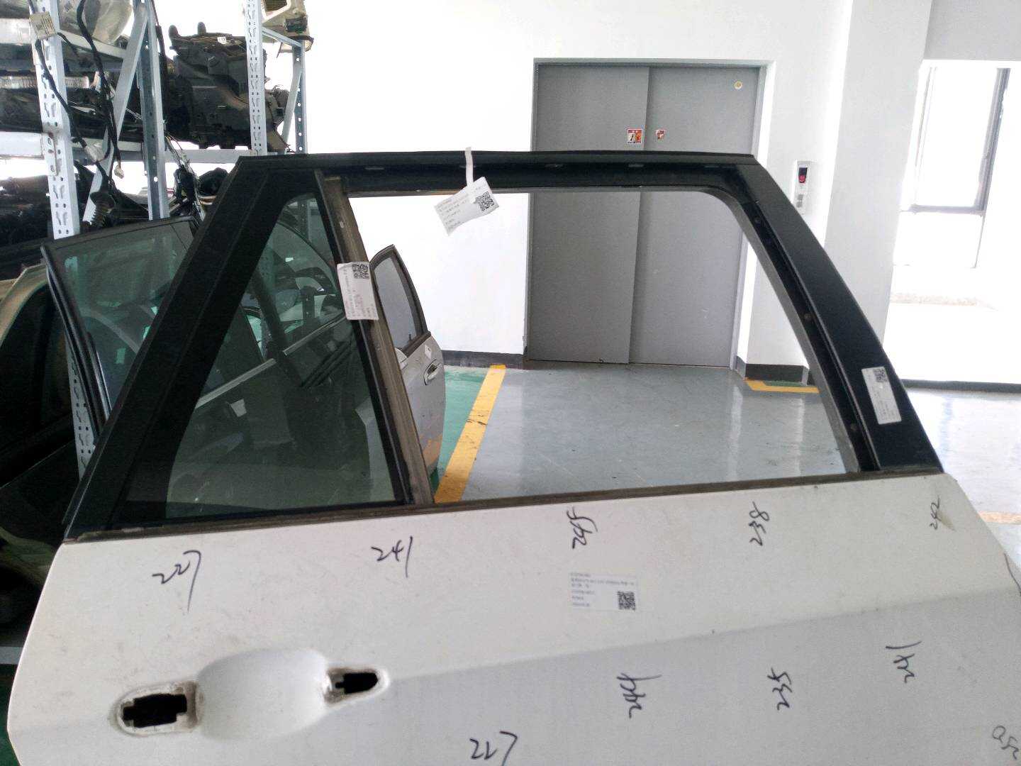 51357129736 后门三角窗胶条(右)