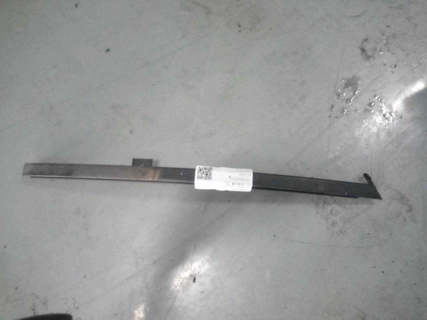 72735SDET01 后门玻璃绒槽(右)