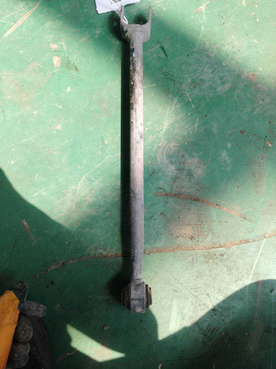 4878033040 后扭力杆(右)