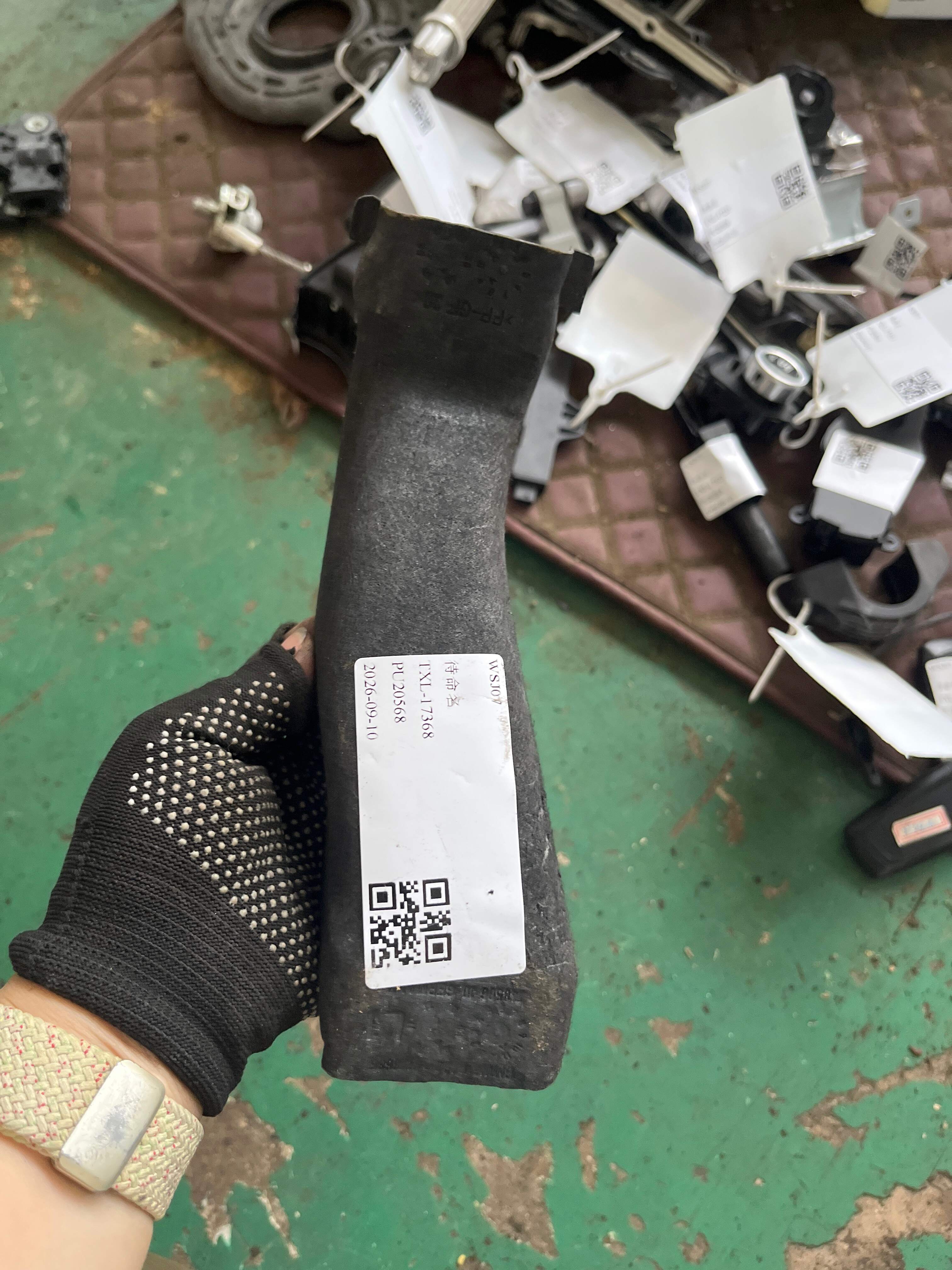 51169178686 Rear Seat Area Air Duct, Rear Right