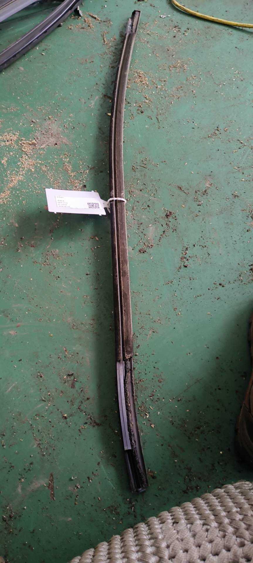 84492380 Front Door Window Molding (Left Outer)
