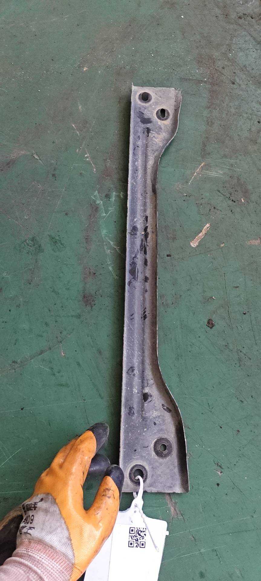 LR006225 Front Frame Rail Crossmember