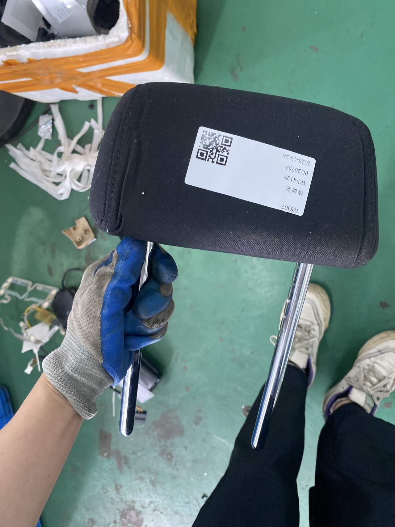 52209125410 后座椅头枕(右) 后座椅头枕(左)
