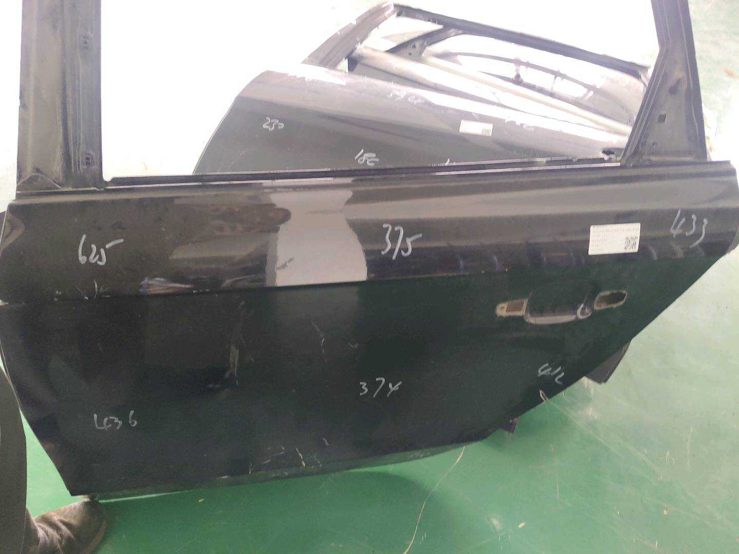 8KD833051A 后门壳(左)