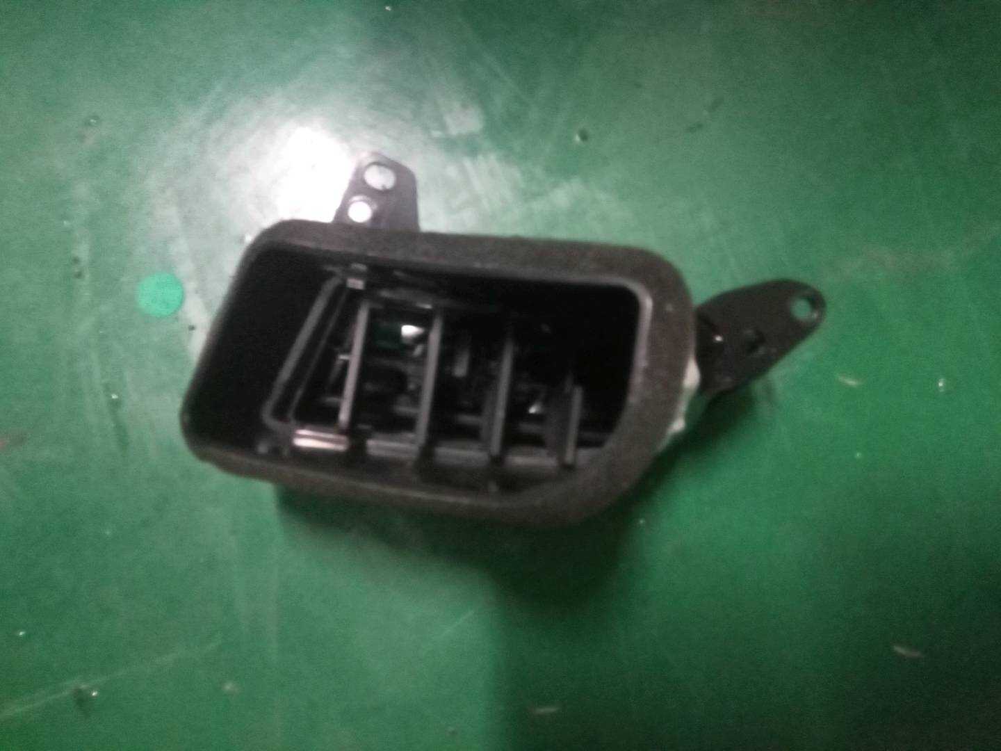 26249401 Dashboard Center Vent, Right