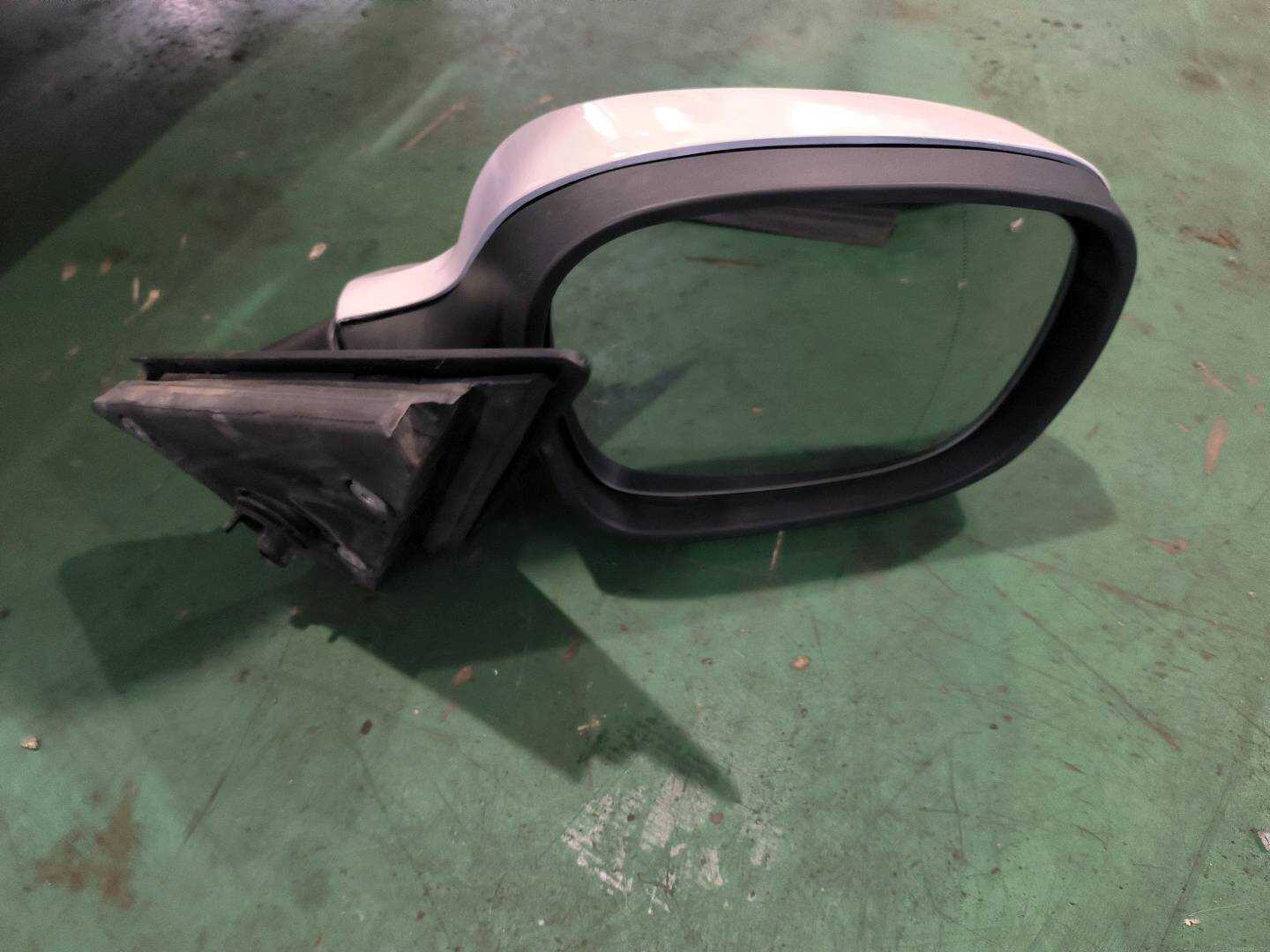 51162997538 倒车镜壳(右)