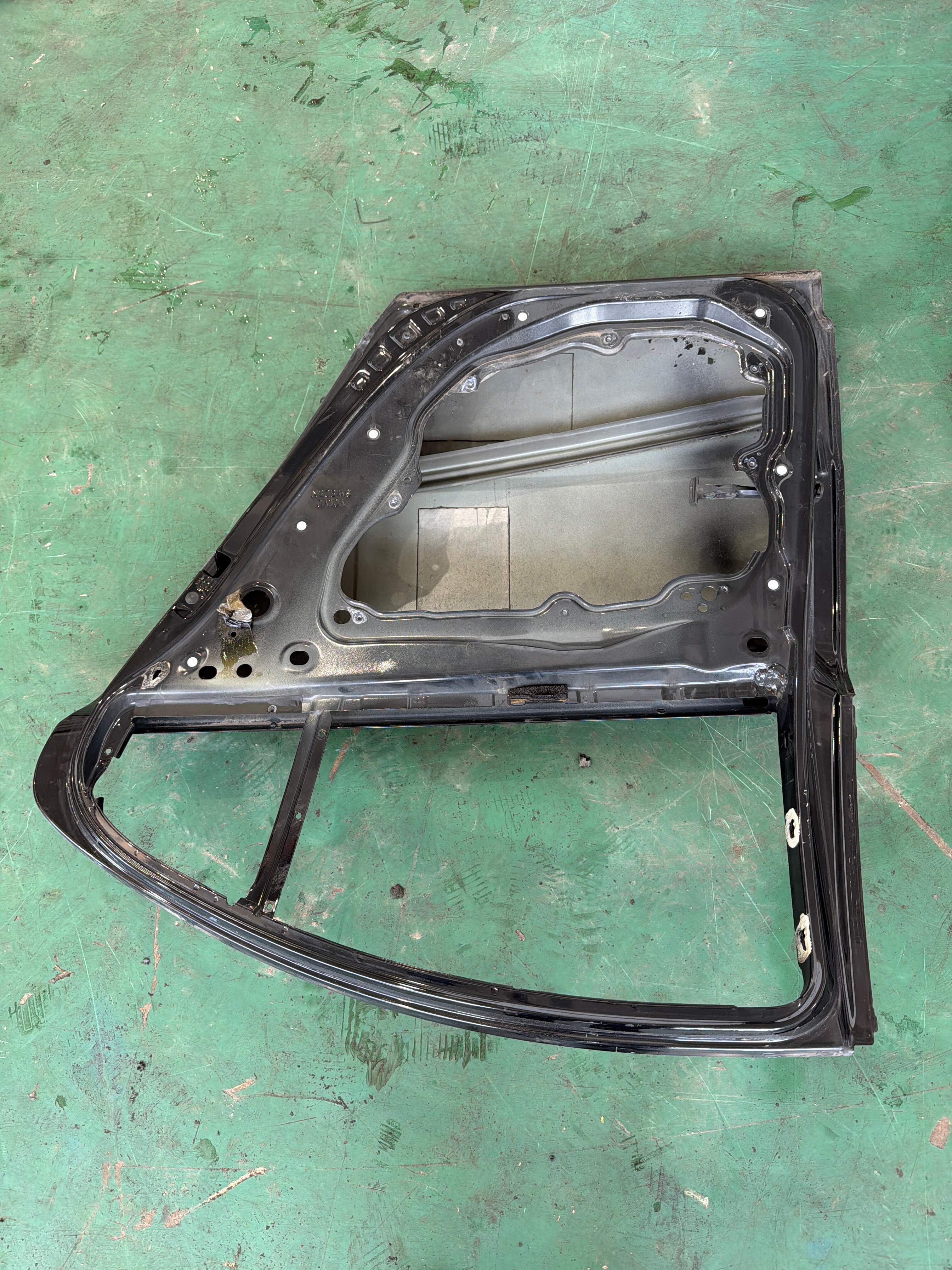 31218047 Front Door Shell, Right