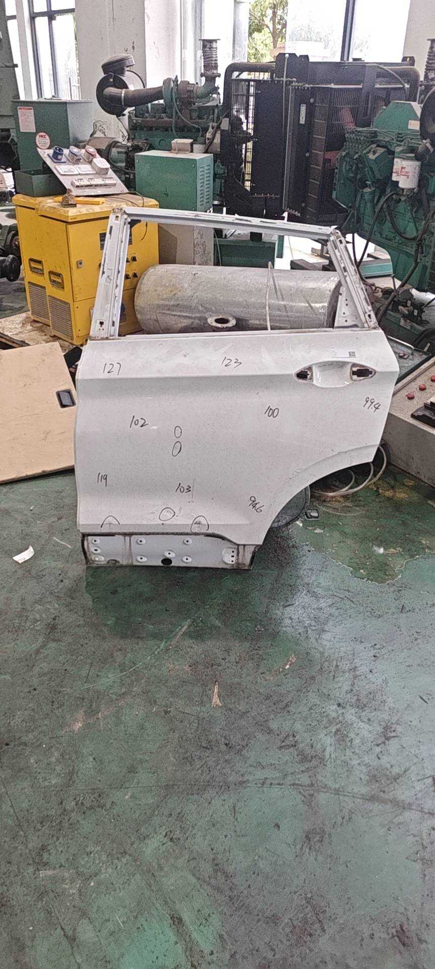 6600166621C15 左后车门本体总成