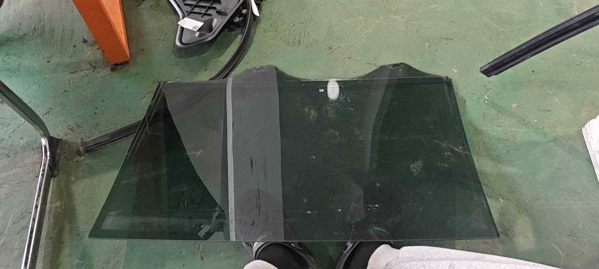 7N0845206A 后门玻璃(右)