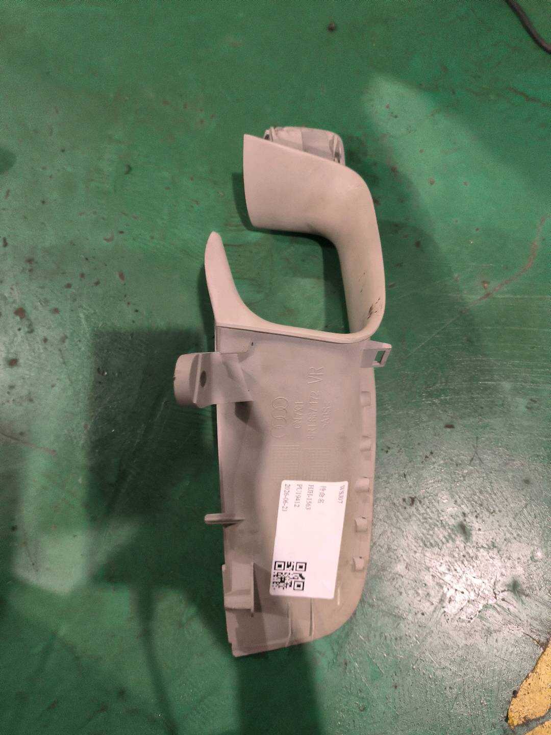 8R1867172 前门玻璃升降开关装饰板（右）