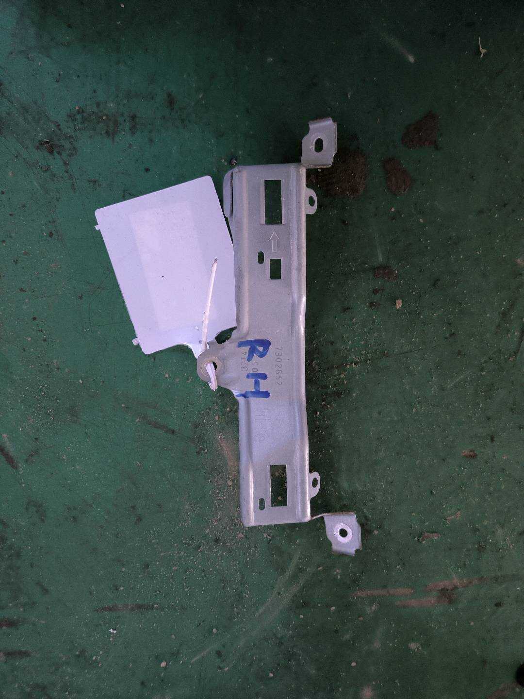 51167302862 车顶扶手支架（右后）