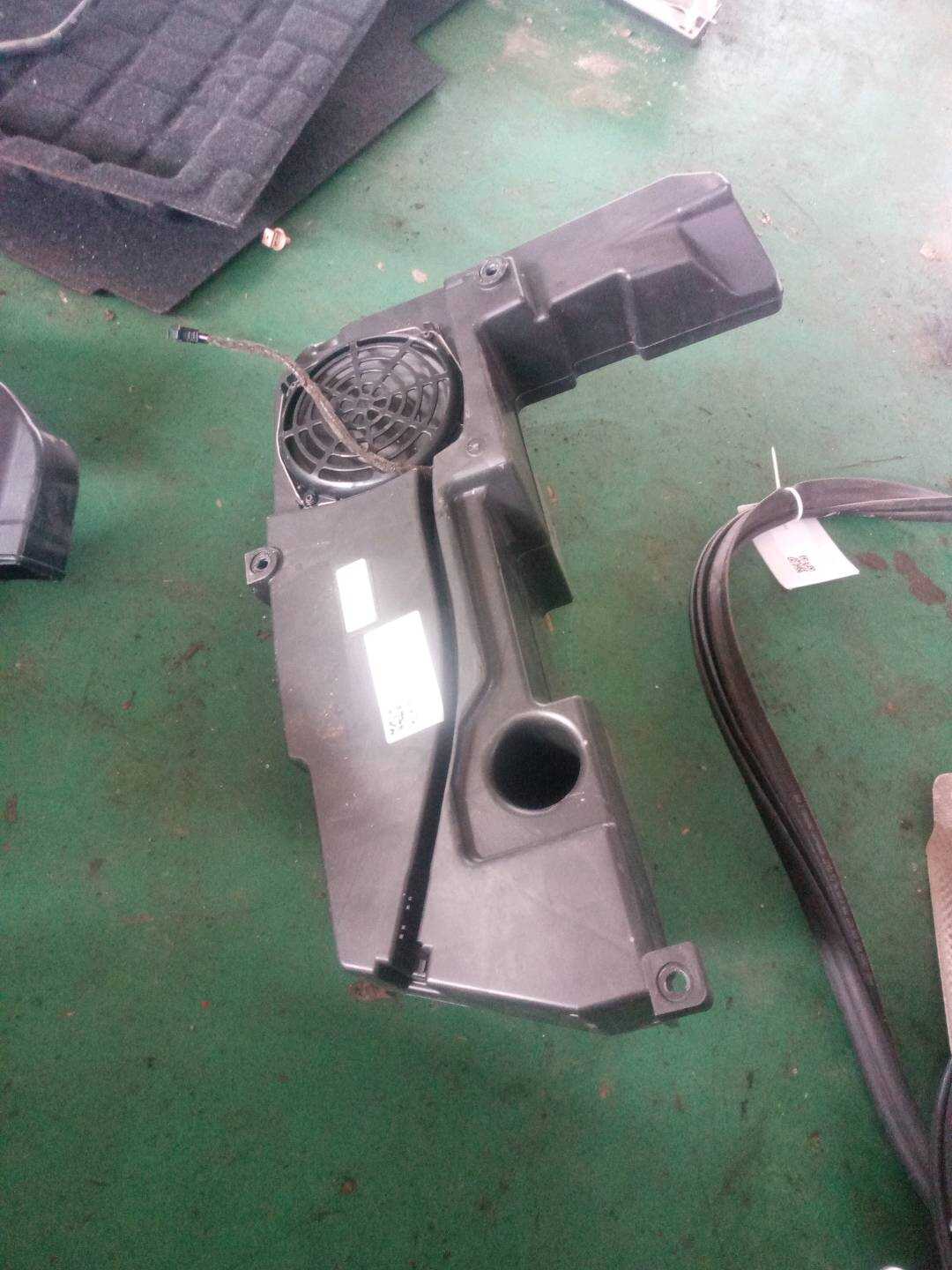 8T8035382 后窗台饰板扬声器(中)