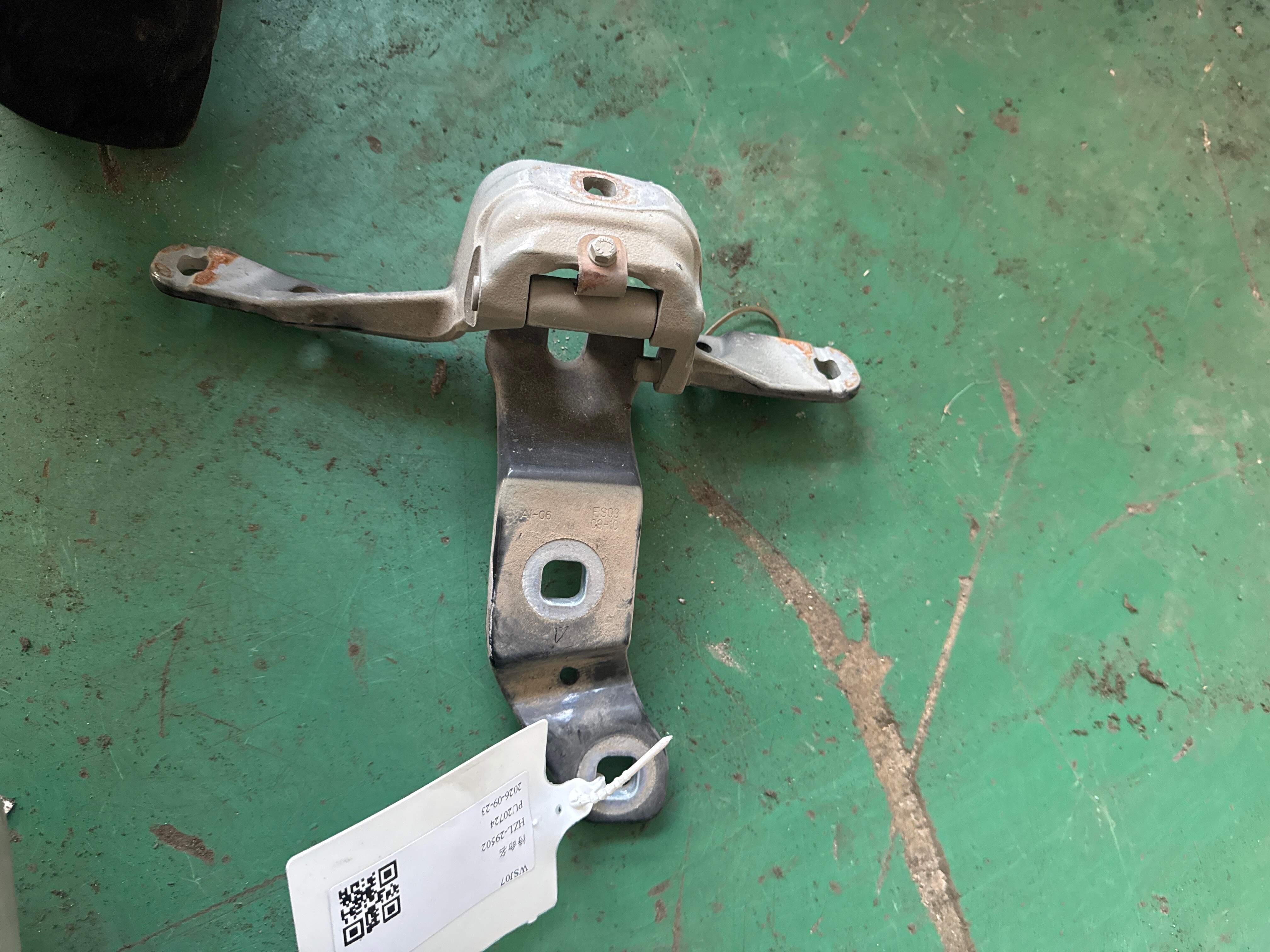 41007233587 Trunk Lid Hinge (Upper Left)