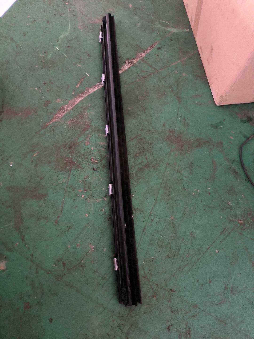 P0007826AH Front Door Inner Belt Weatherstrip - Right