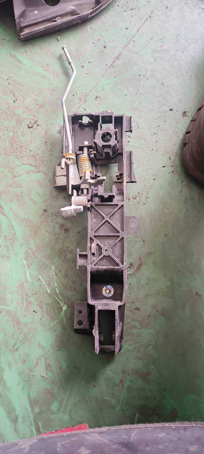 BT4Z7826684B 后门外拉手固定框（右）