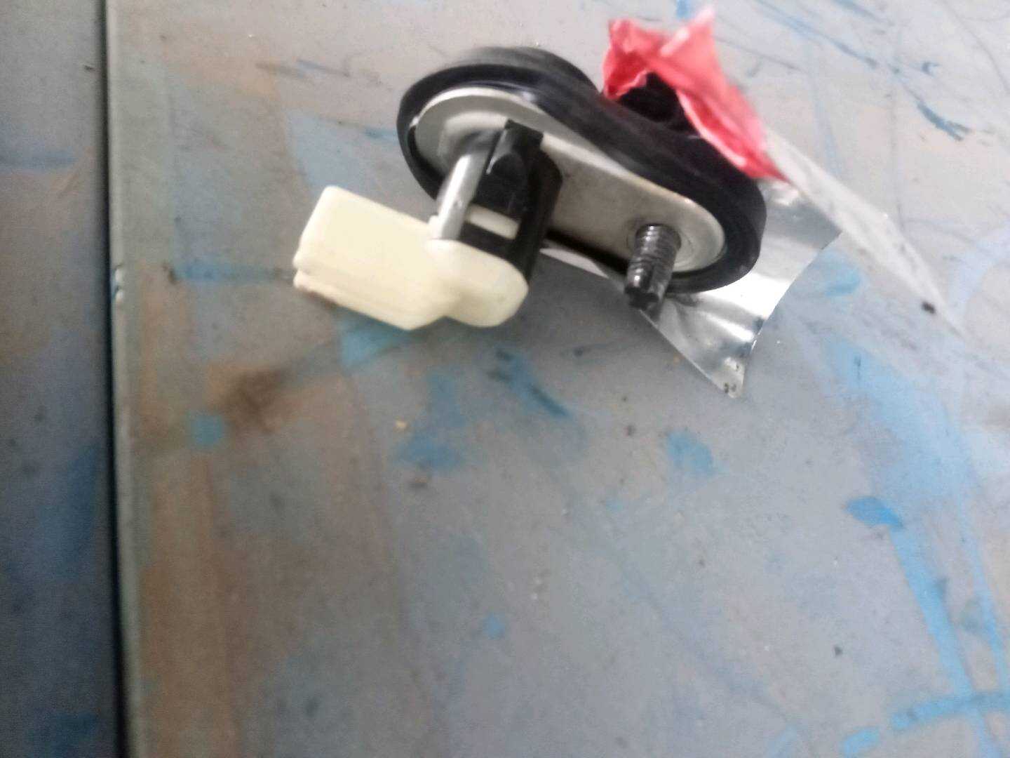 8423106020 前门门控灯开关(右)