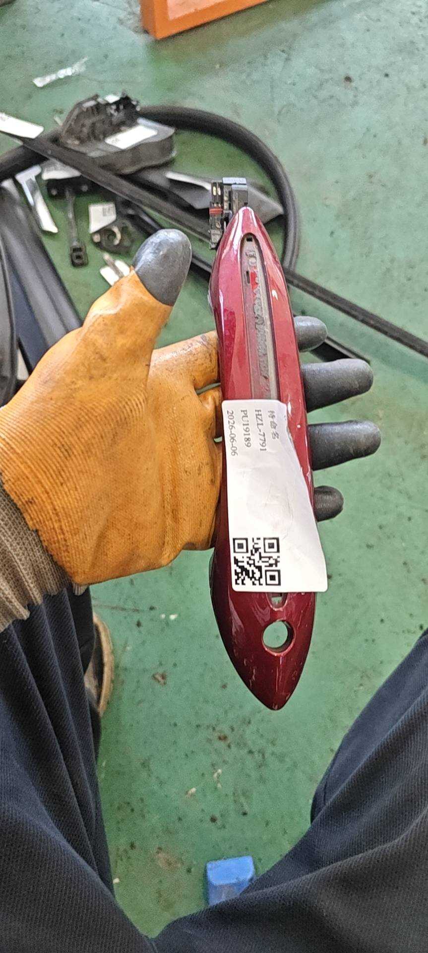 51217249975 前门外拉手(左)