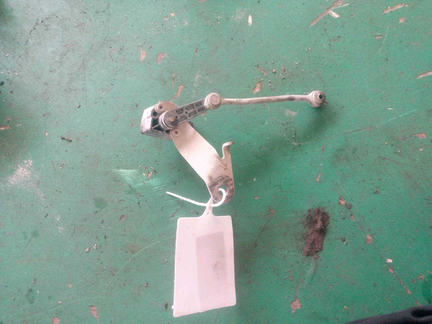 31126767948 车身高度传感器支架(右)